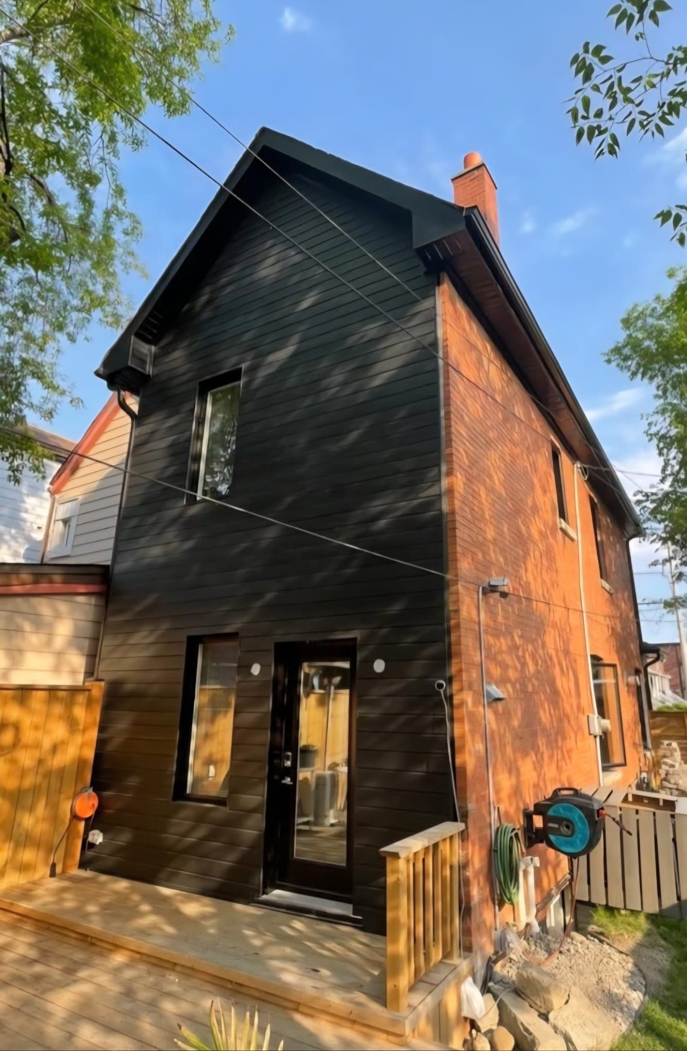 Siding Repair in Toronto: How to Spot Hidden Damage and Prevent Water Behind the Cladding